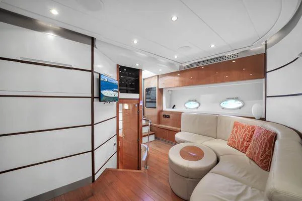 68ft Pershing Sky helm station